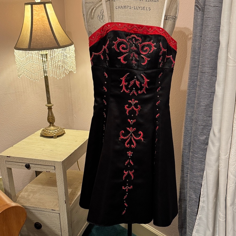 Chic Strapless Black Dress with Red Embroidery for winter formal sz3/4